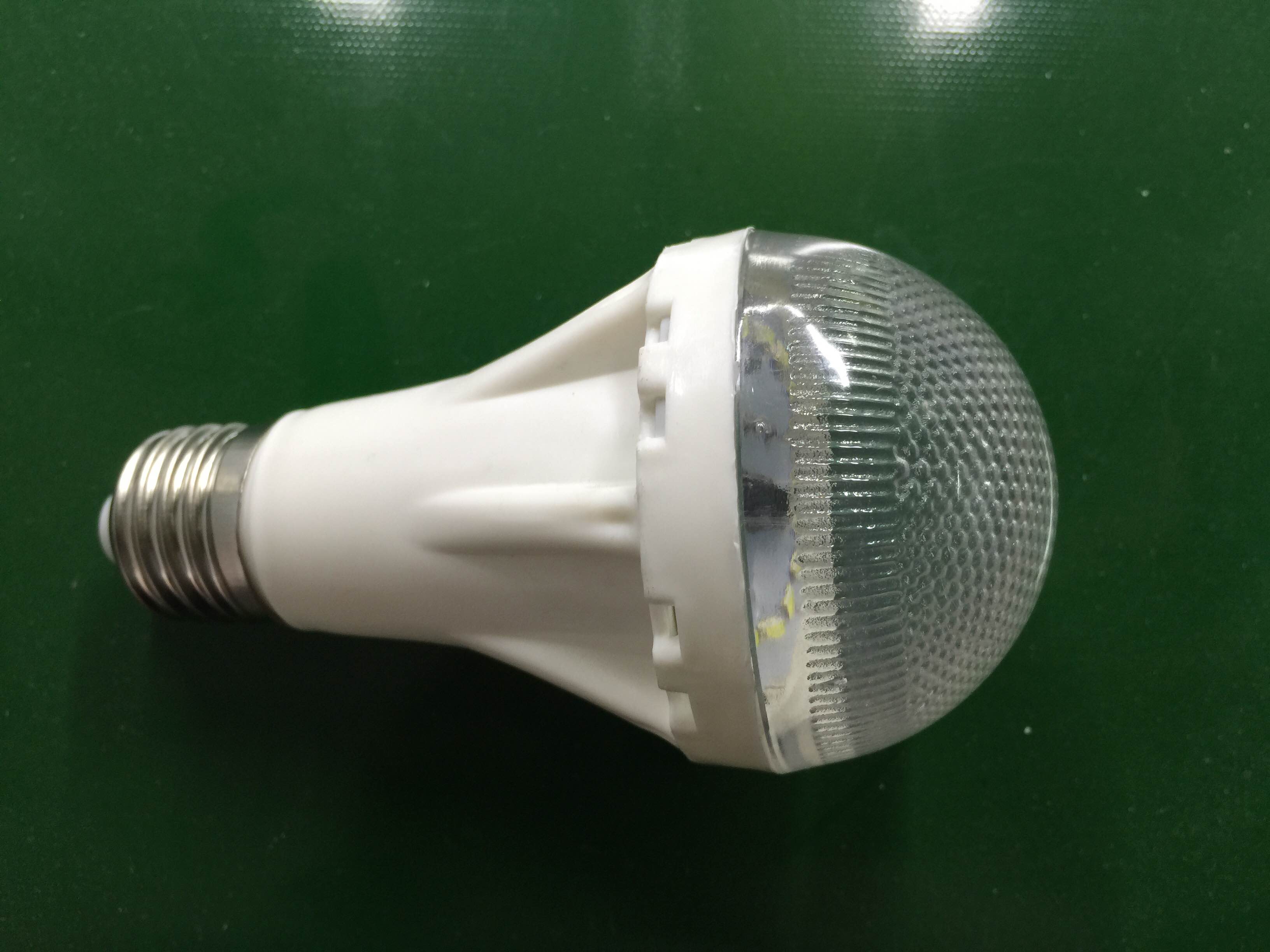 Đèn Led siêu tiết kiệm điện - Bóng tròn Bulb 5,5W